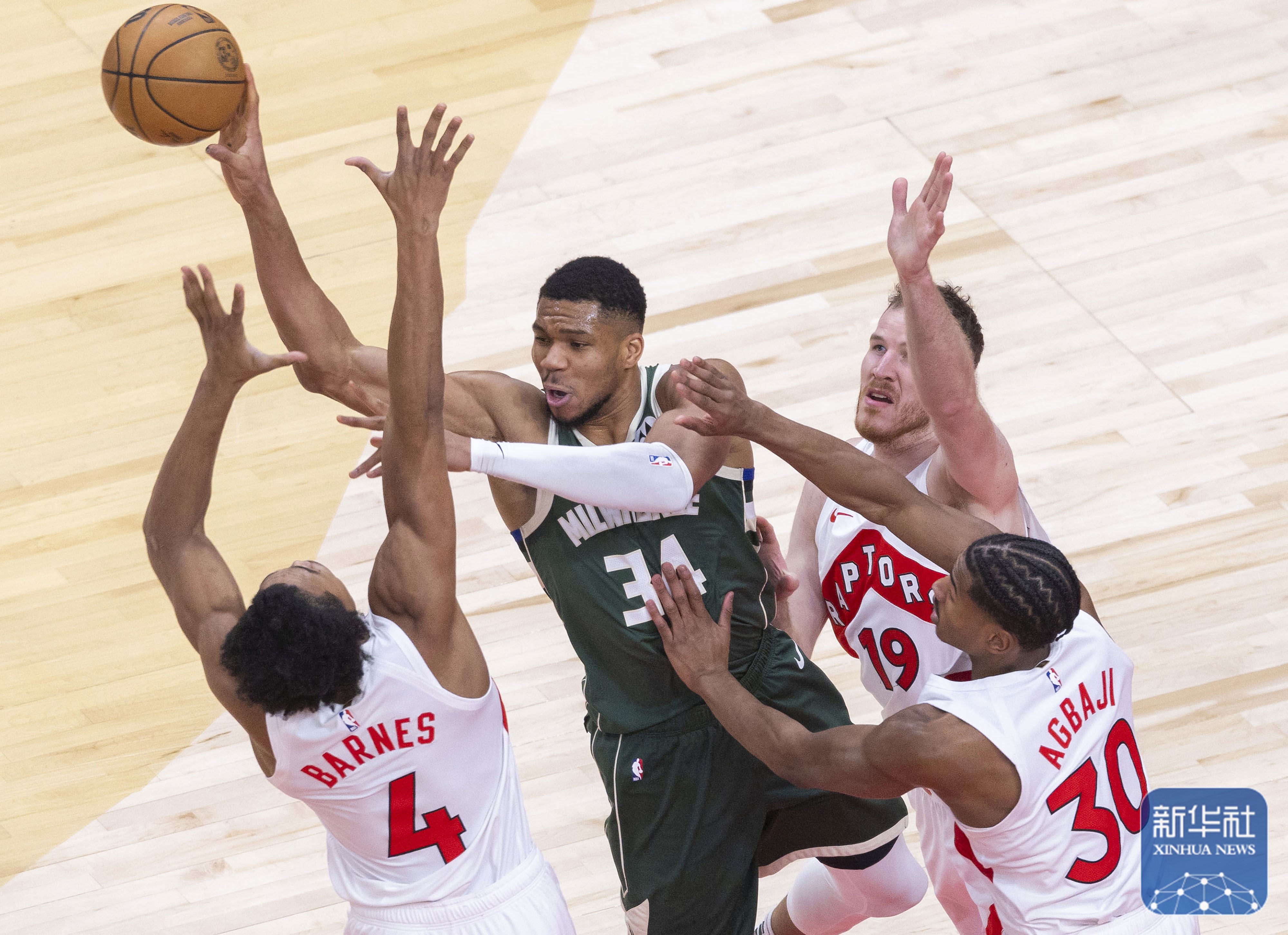 转折点密尔沃基雄鹿刷新队史纪录，NBA常规赛国际比赛日攻防权衡，引发热议，年轻球员得到机会的简单介绍-友博体育官网