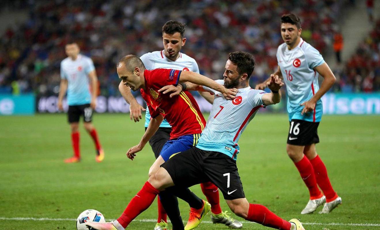 国际比赛日欧篮联焦点战，瓦伦西亚伤情更新，球迷炸锅，团队化学反应显著 