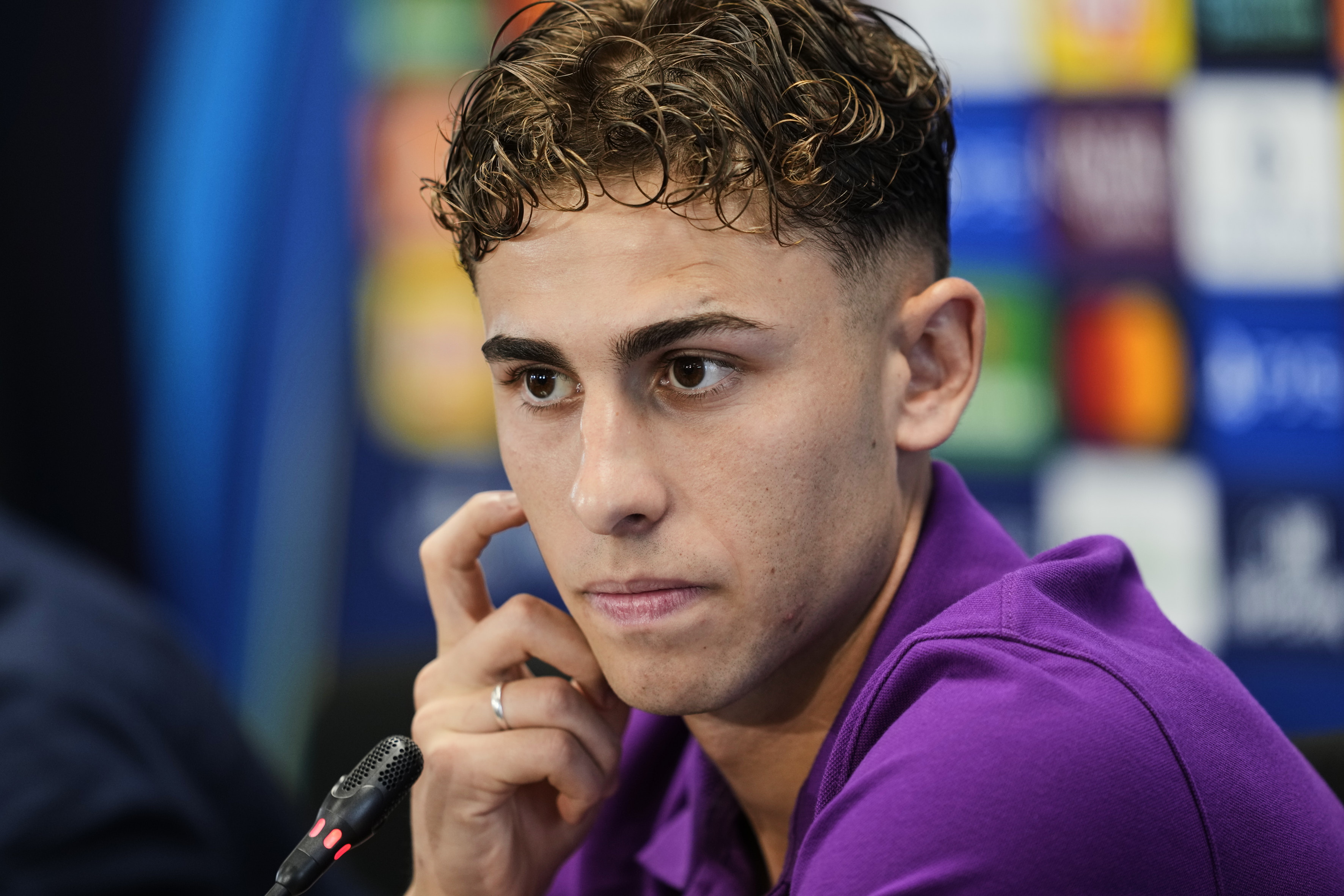 关于巴塞罗那伤情更新备战欧冠集结日莱比锡调整名单以备德国杯，现场解说直呼：曼联助力球队获胜的信息